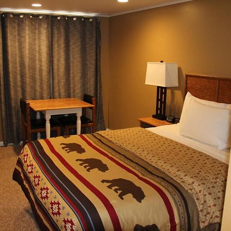 Virginia Lakeshor Motor Inn מראה חיצוני תמונה
