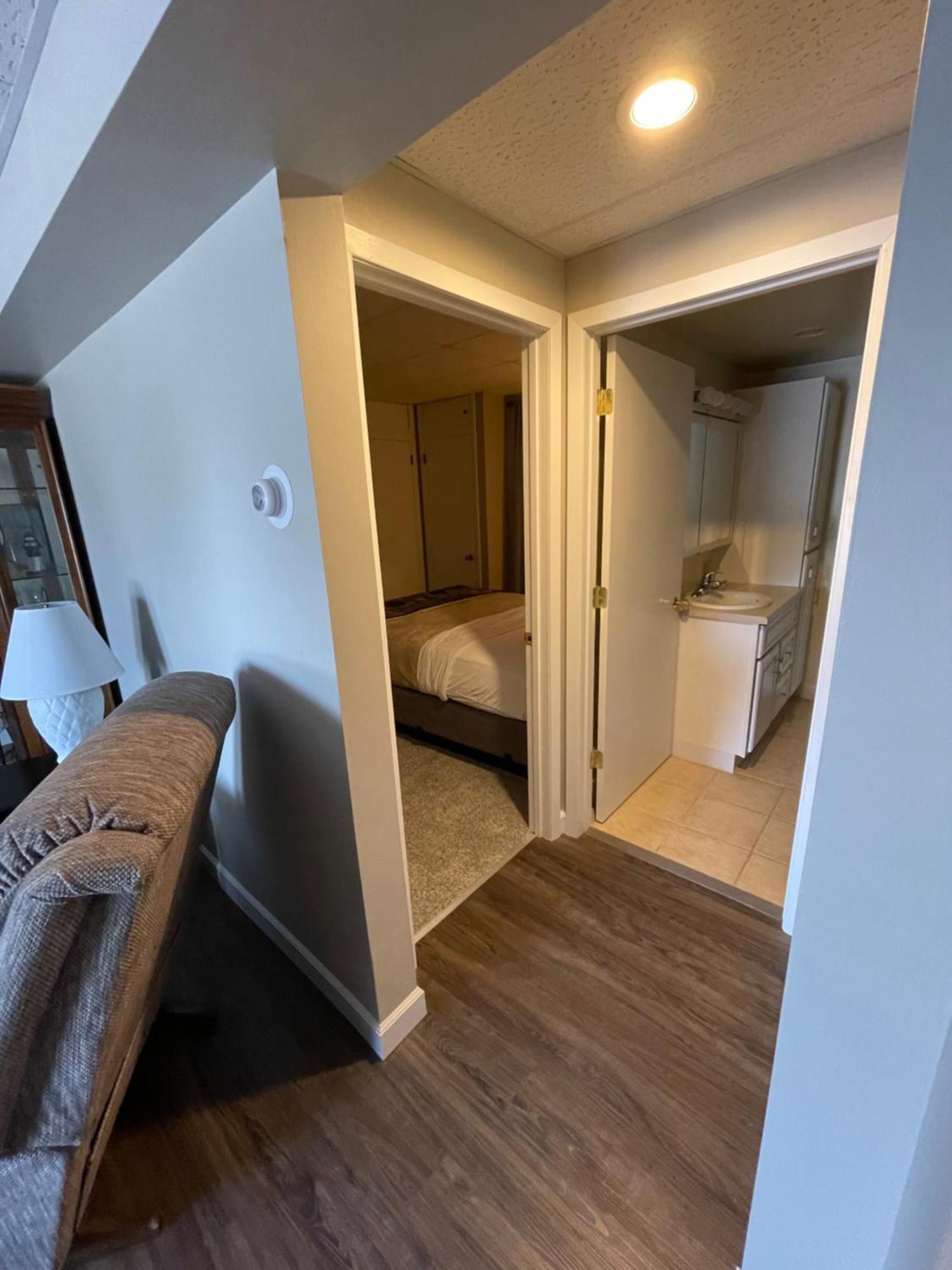 Virginia Lakeshor Motor Inn מראה חיצוני תמונה