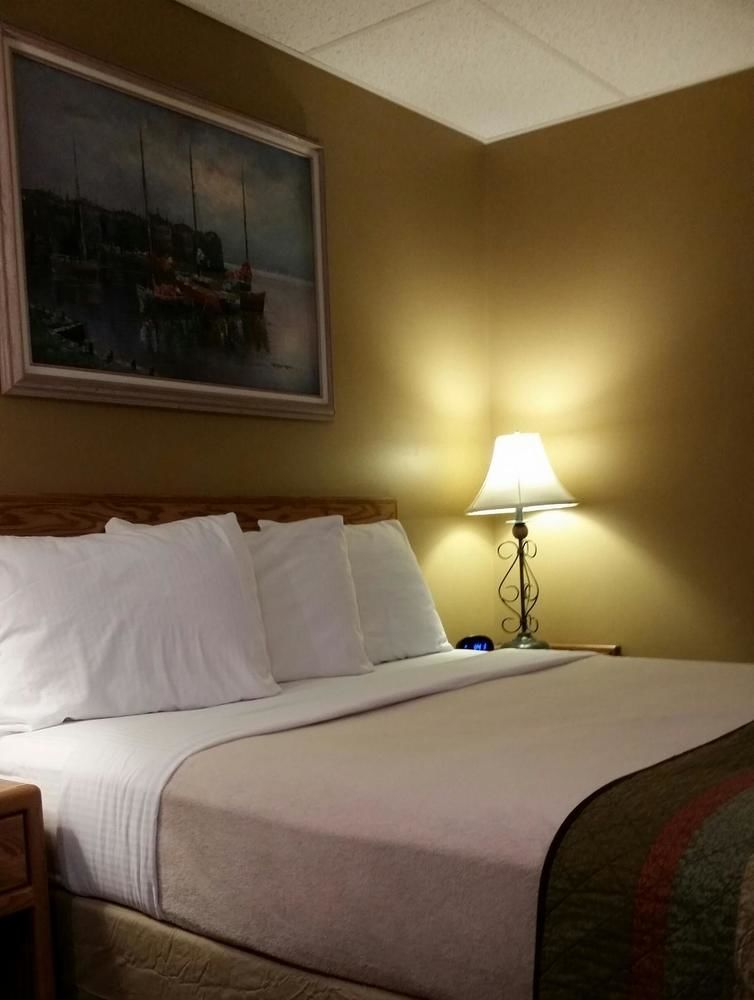 Virginia Lakeshor Motor Inn מראה חיצוני תמונה