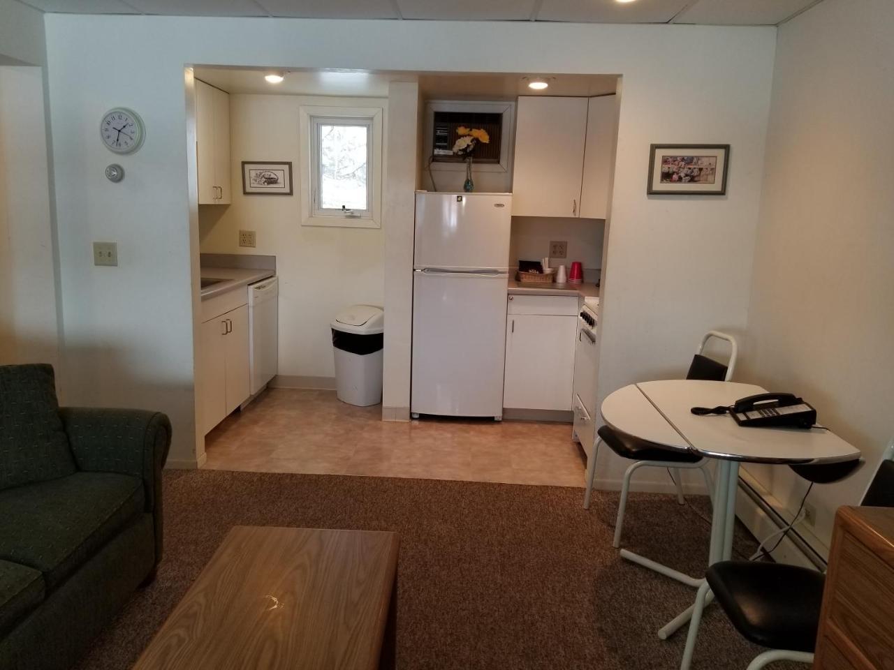Virginia Lakeshor Motor Inn מראה חיצוני תמונה