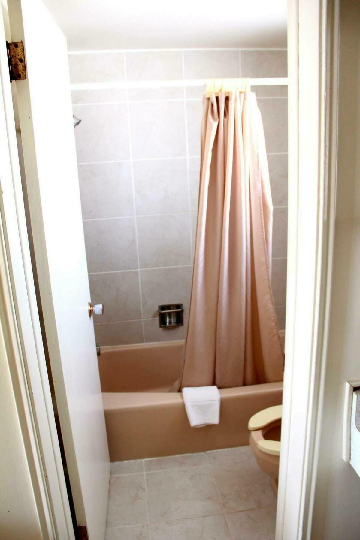 Virginia Lakeshor Motor Inn מראה חיצוני תמונה